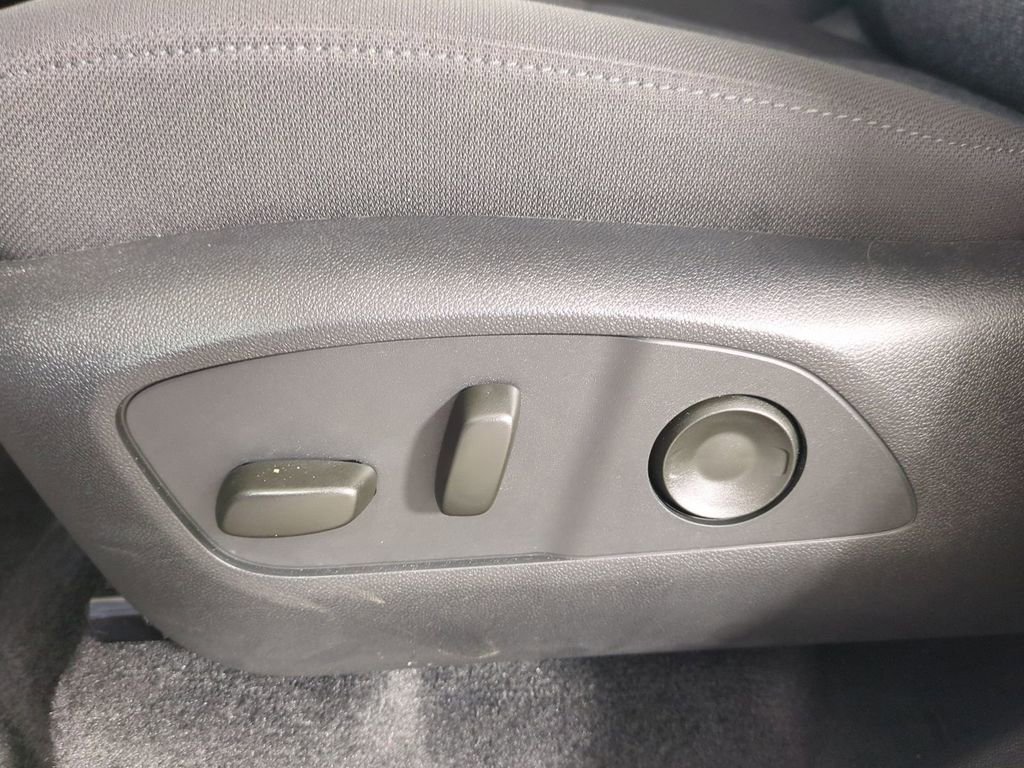 Used 2026 GMC Acadia Elevation image 24