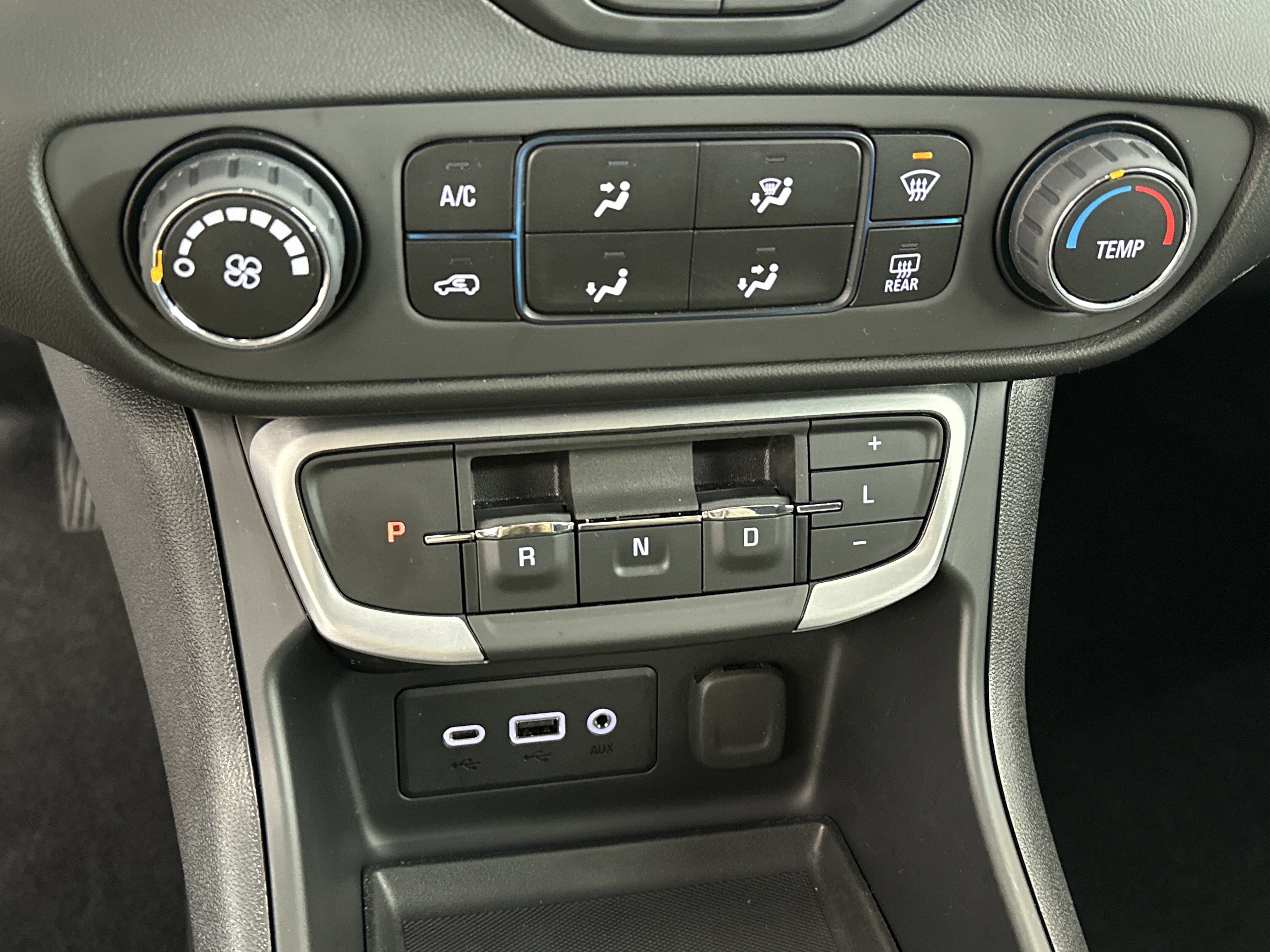 Used 2023 GMC Terrain SLE image 22