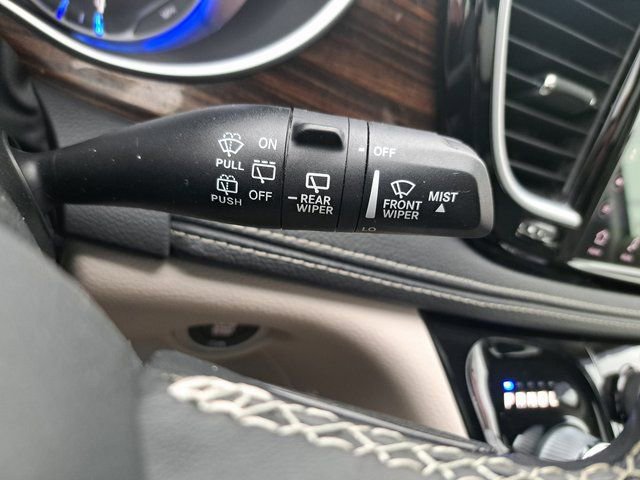Used 2022 Chrysler Pacifica Limited FWD image 23