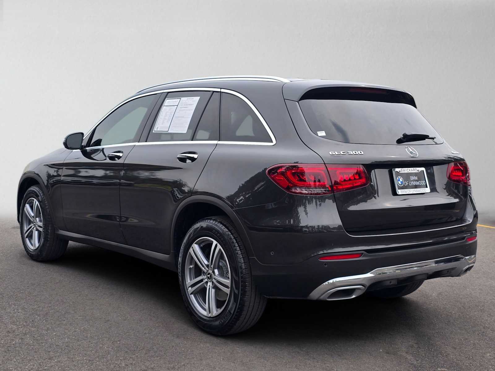 Used 2021 Mercedes-Benz GLC 300 4MATIC image 3