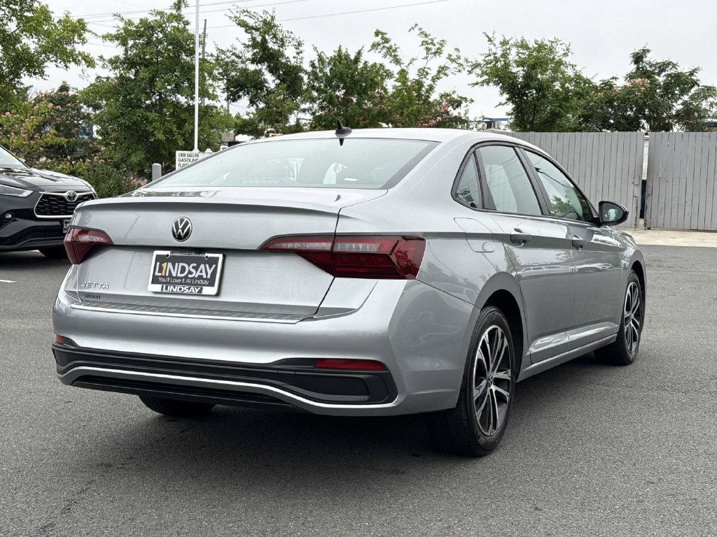 Used 2024 Volkswagen Jetta Sport FWD image 3