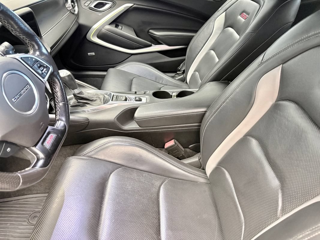 Used 2020 Chevrolet Camaro SS RWD image 10