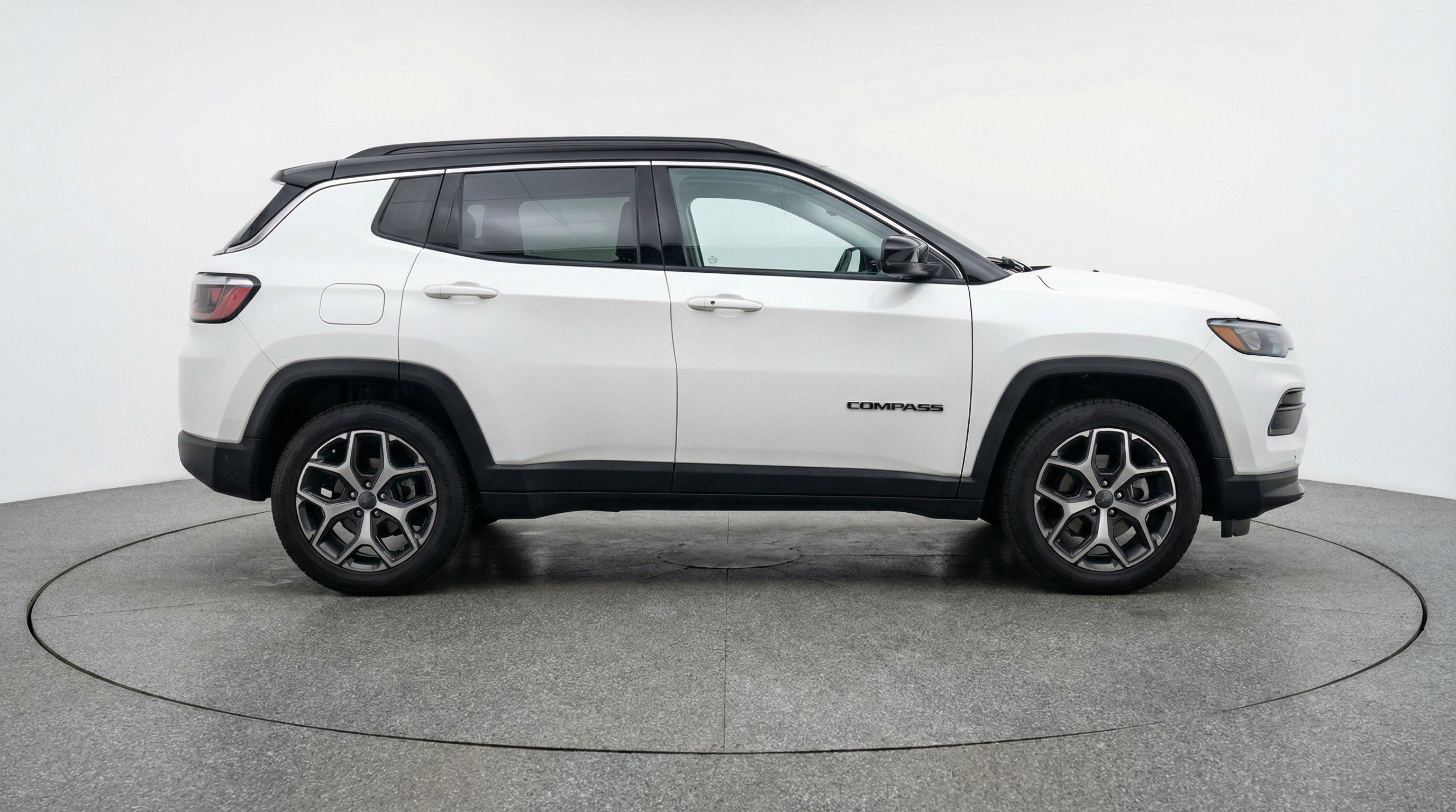 Used 2025 Jeep Compass Limited image 11