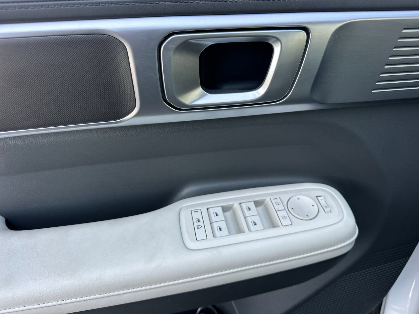 Used 2025 Hyundai Santa Fe SEL image 10