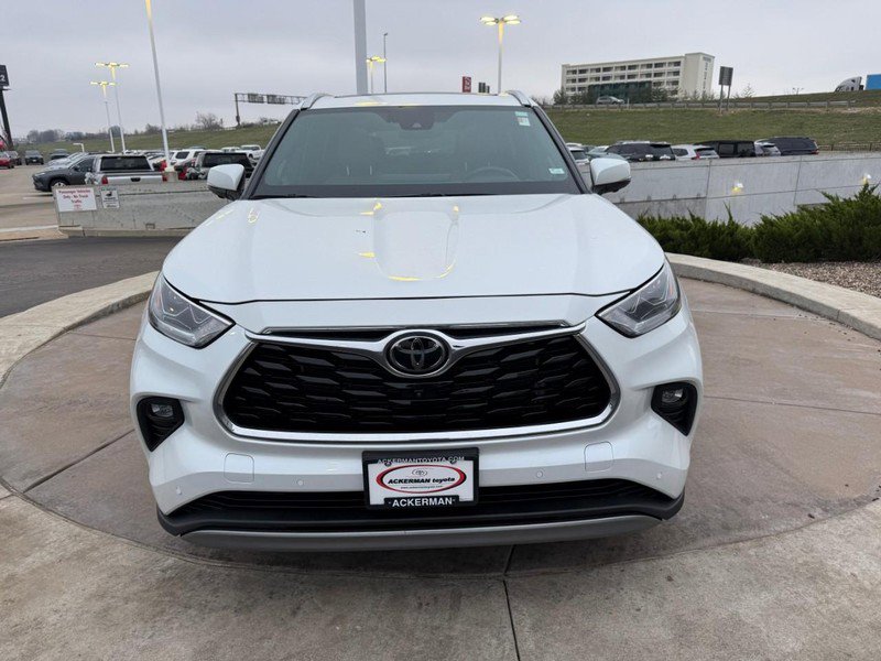 Used 2024 Toyota Highlander Platinum image 13