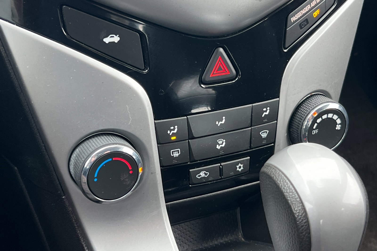 Used 2016 Chevrolet Cruze LT w/ Technology Package image 18