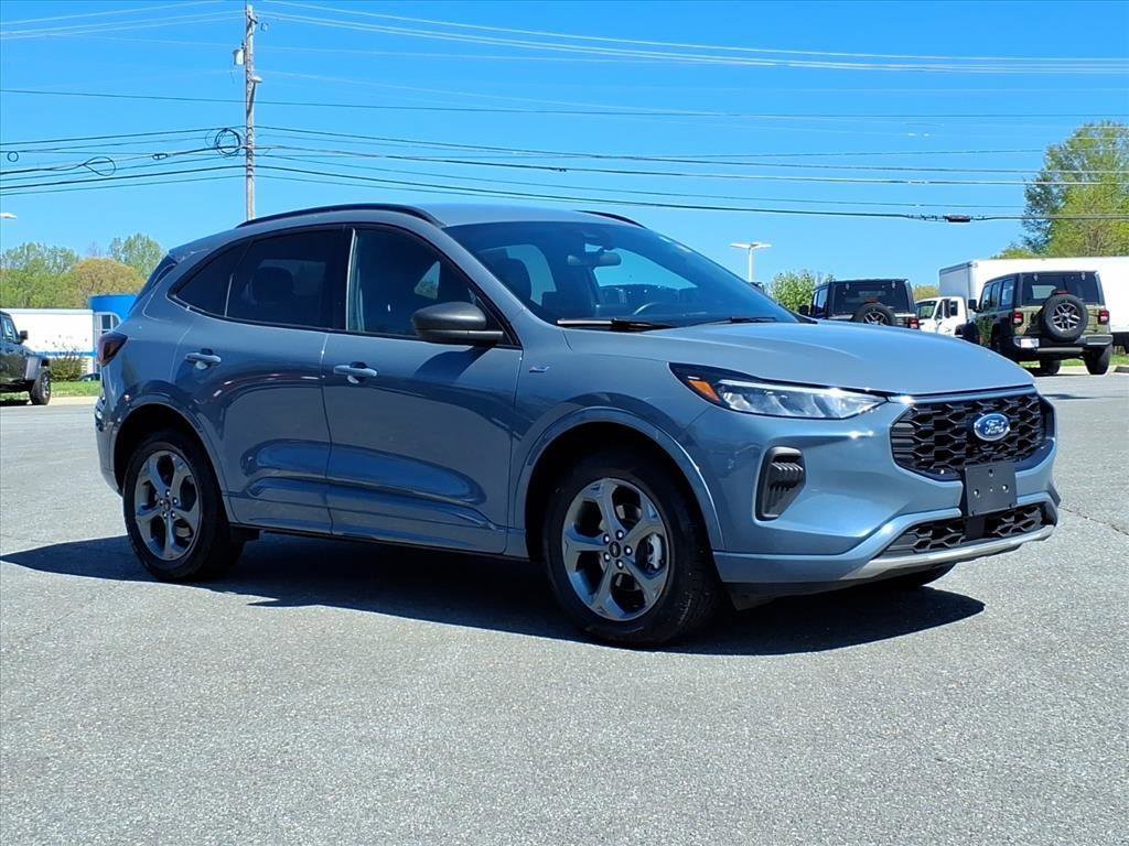 Used 2024 Ford Escape ST-Line image 2