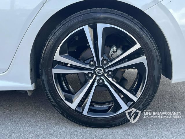 Used 2023 Nissan Sentra SR w/ SR Premium Package FWD image 13