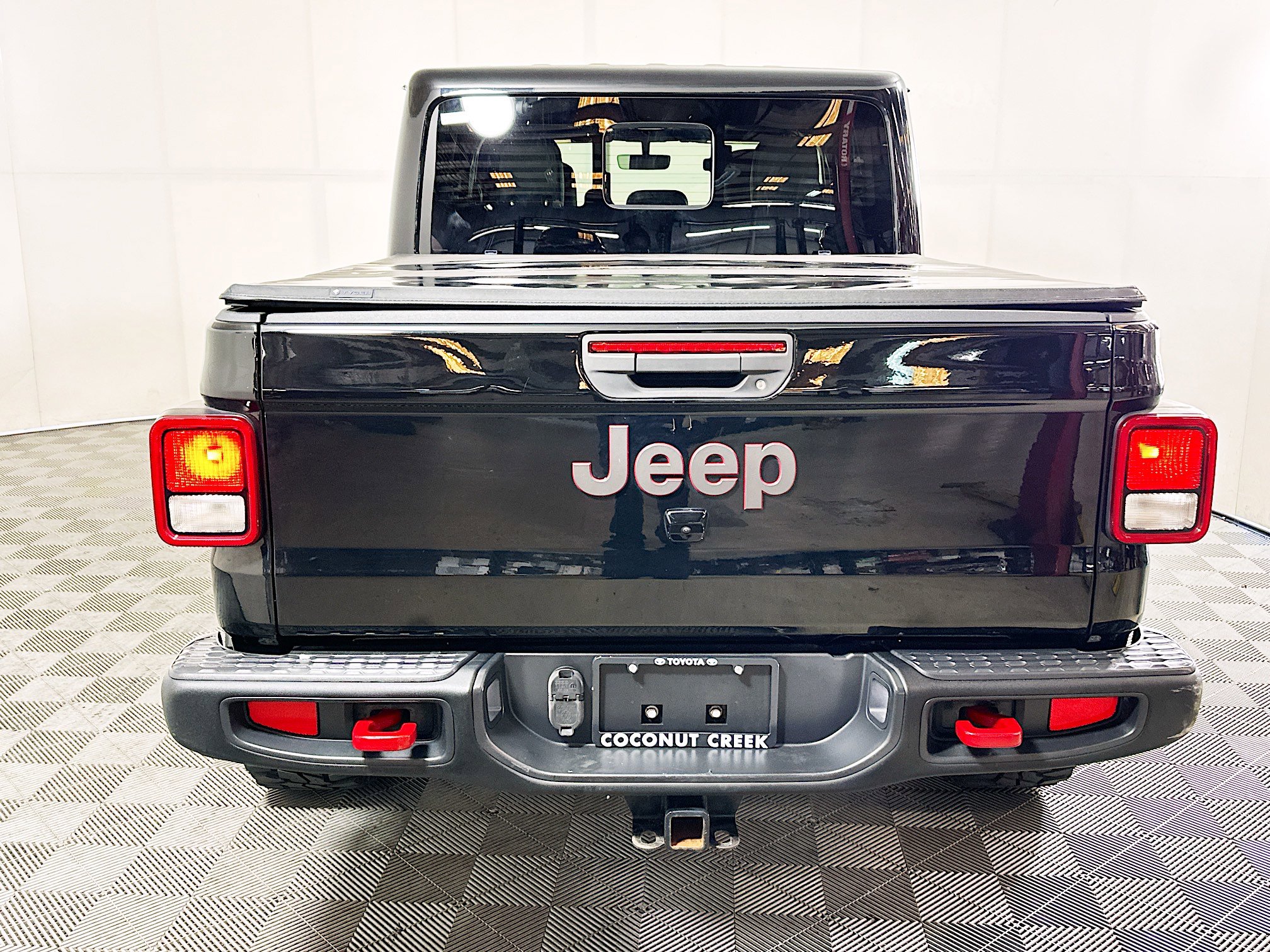Used 2022 Jeep Gladiator Rubicon w/ Trailer Tow Package AWD/4WD image 4