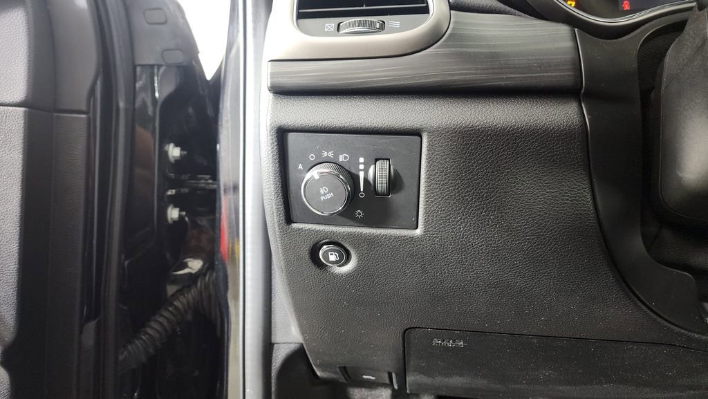 Used 2022 Jeep Grand Cherokee Laredo X image 16