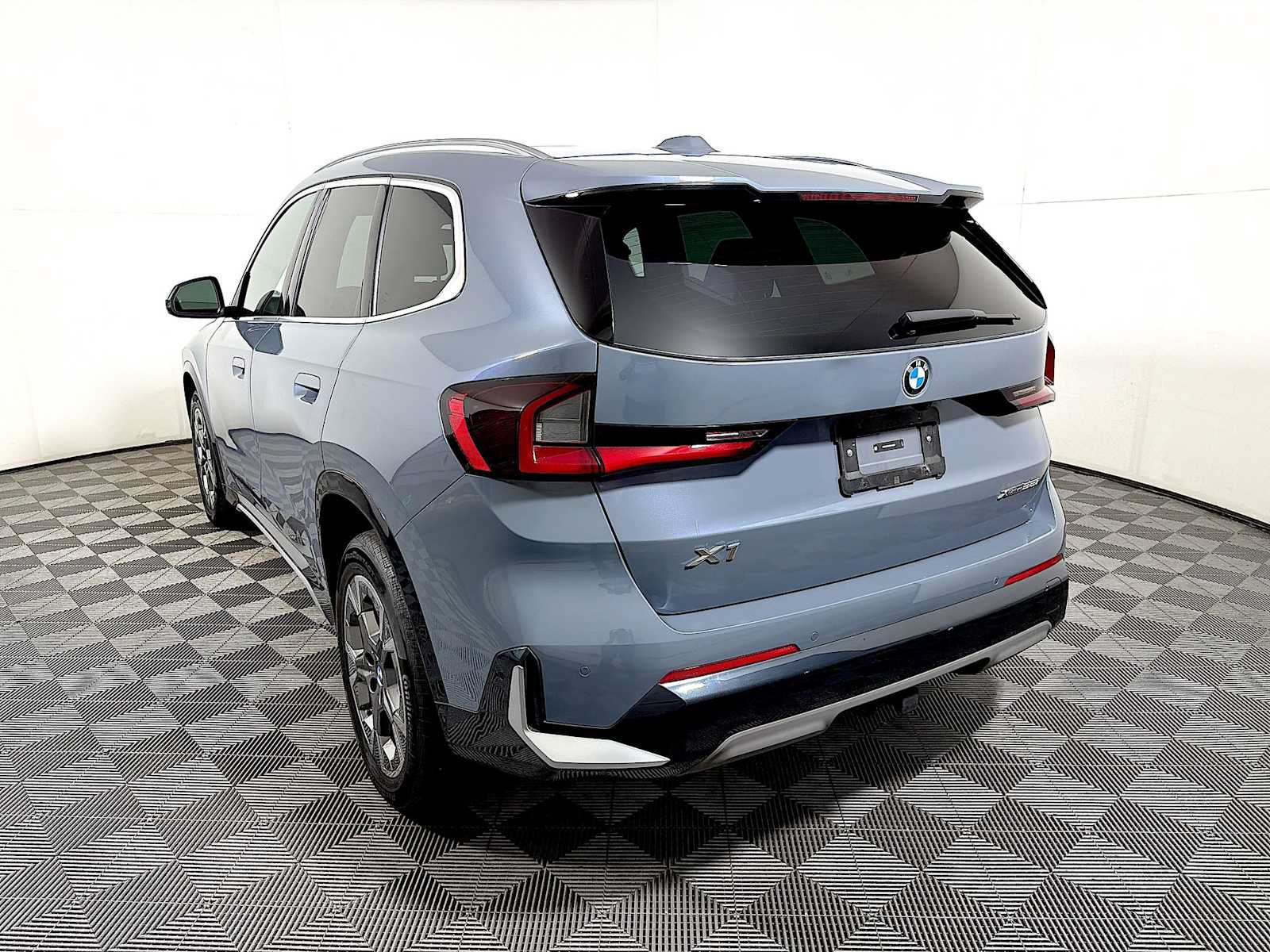 Used 2024 BMW X1 xDrive28i w/ Premium Package AWD/4WD image 5