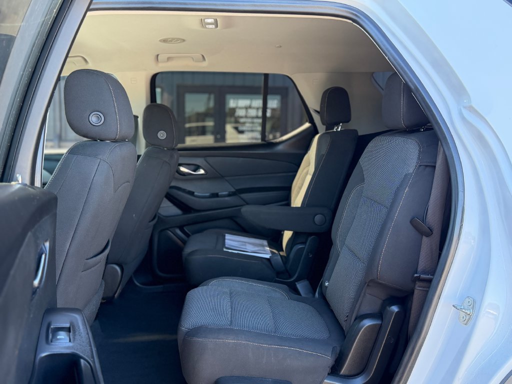 Used 2020 Chevrolet Traverse LT w/ LPO, 'HIT The Road' Package AWD/4WD image 16