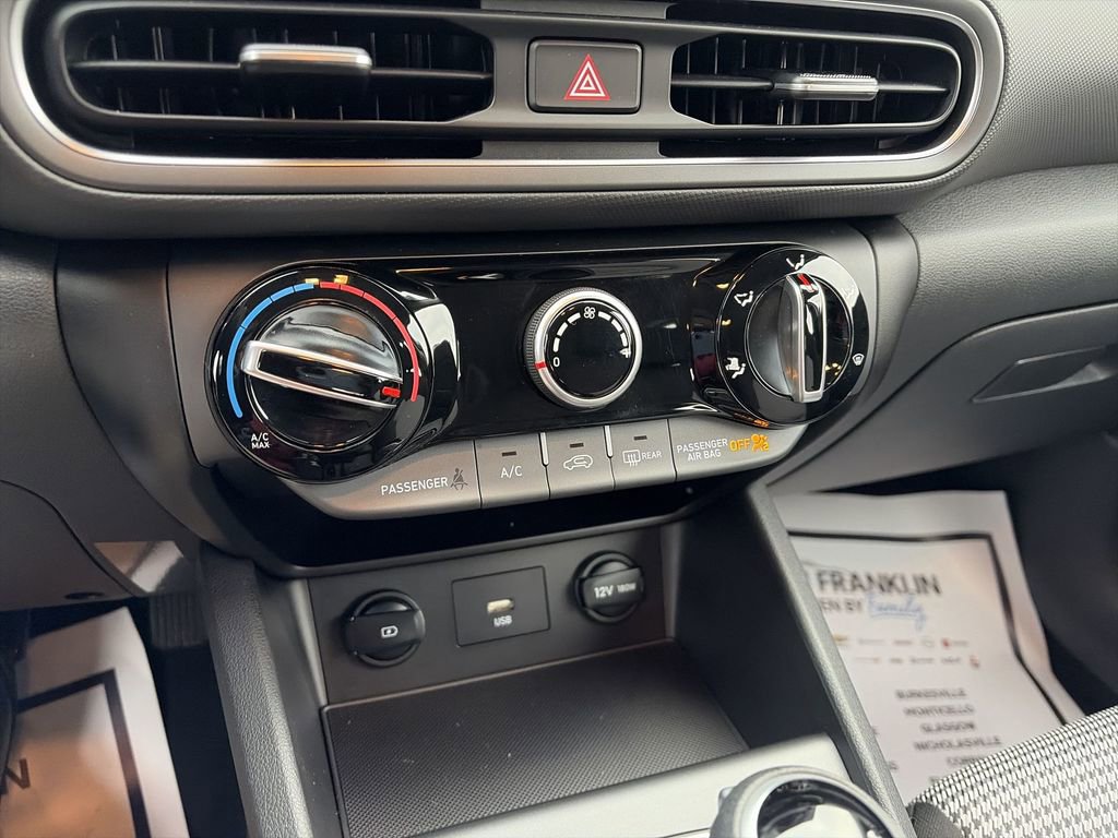 Used 2023 Hyundai Kona SE image 18