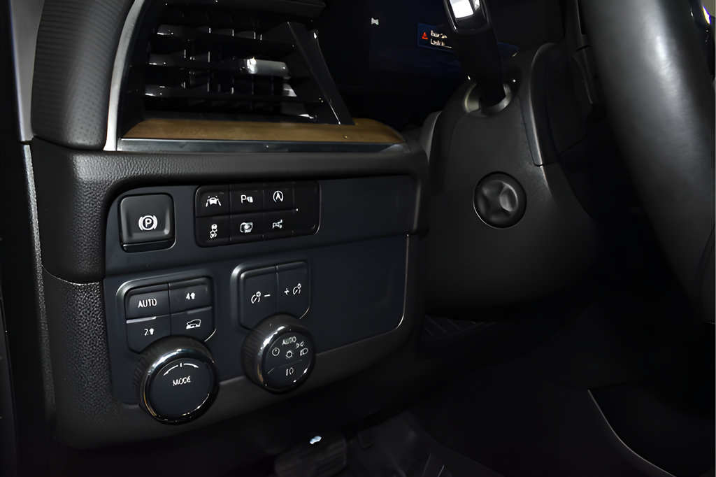 Used 2025 Chevrolet Tahoe High Country AWD/4WD image 25