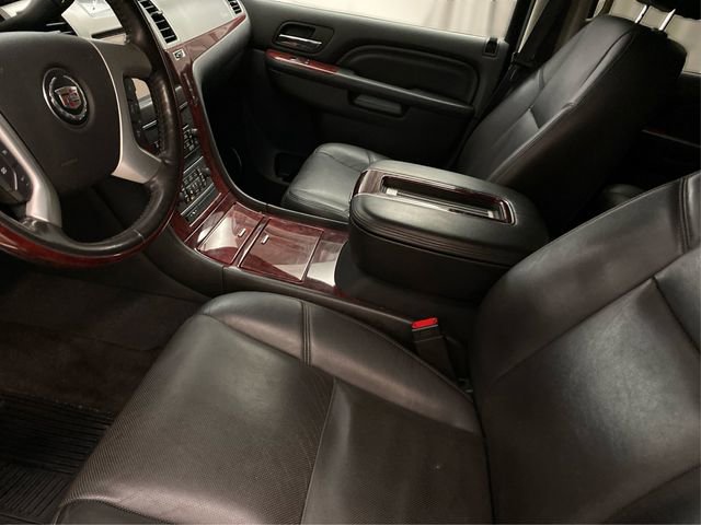 Used 2014 Cadillac Escalade Luxury image 9