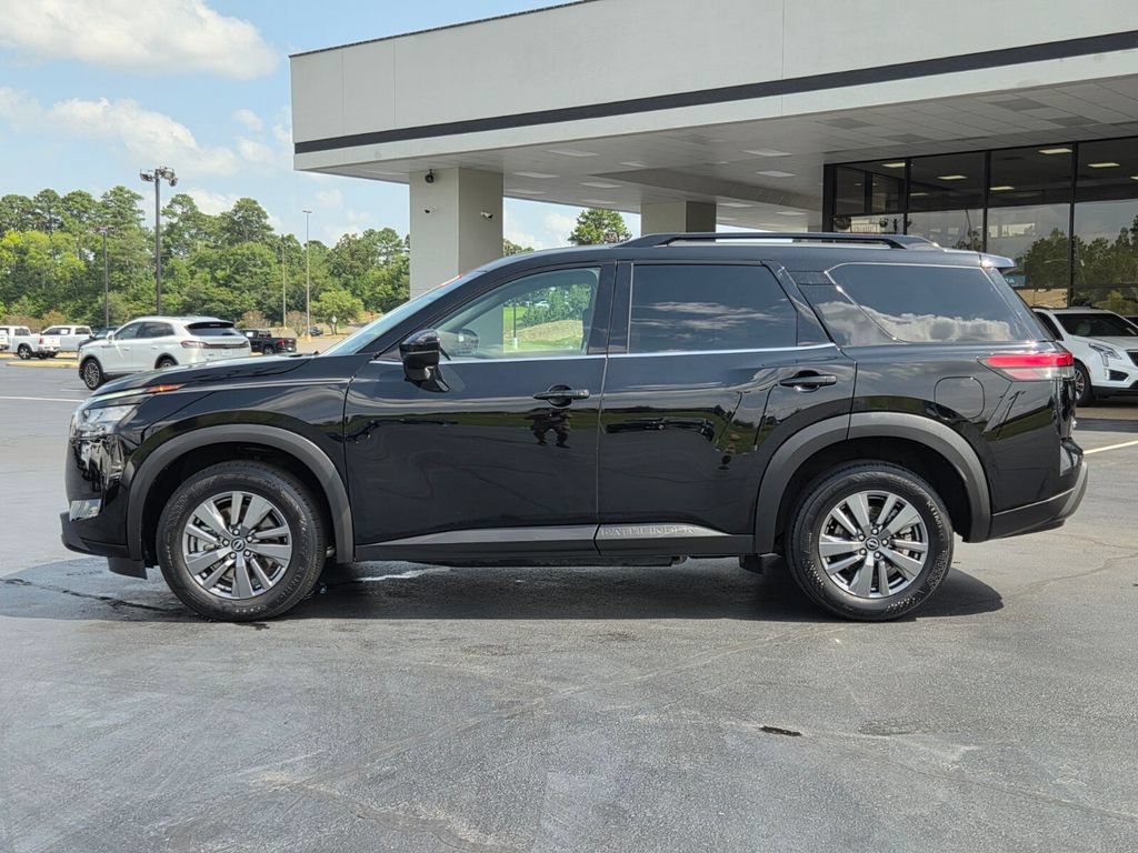 Used 2025 Nissan Pathfinder SV AWD/4WD image 2