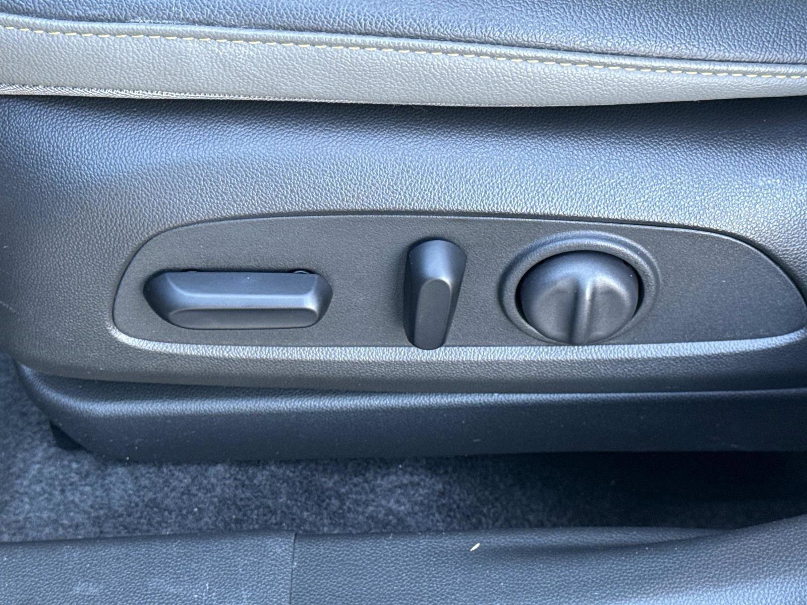 Used 2024 Chevrolet Trax ACTIV w/ Sunroof Package image 16