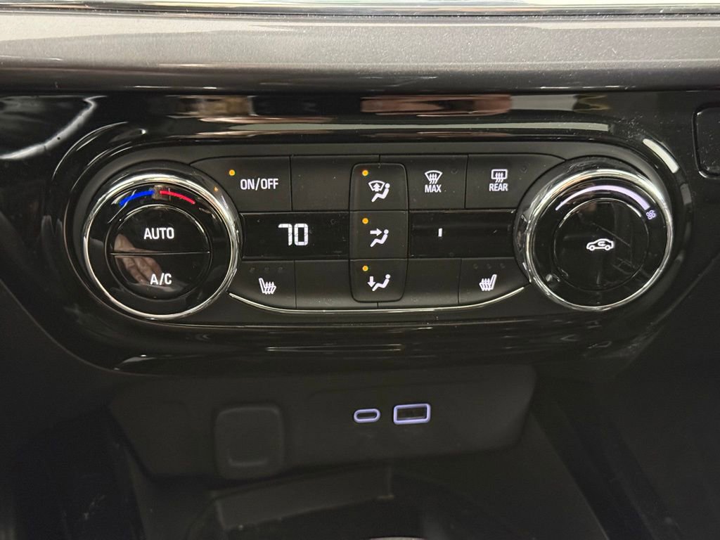 Used 2025 Chevrolet Trax ACTIV w/ Sunroof Package image 16