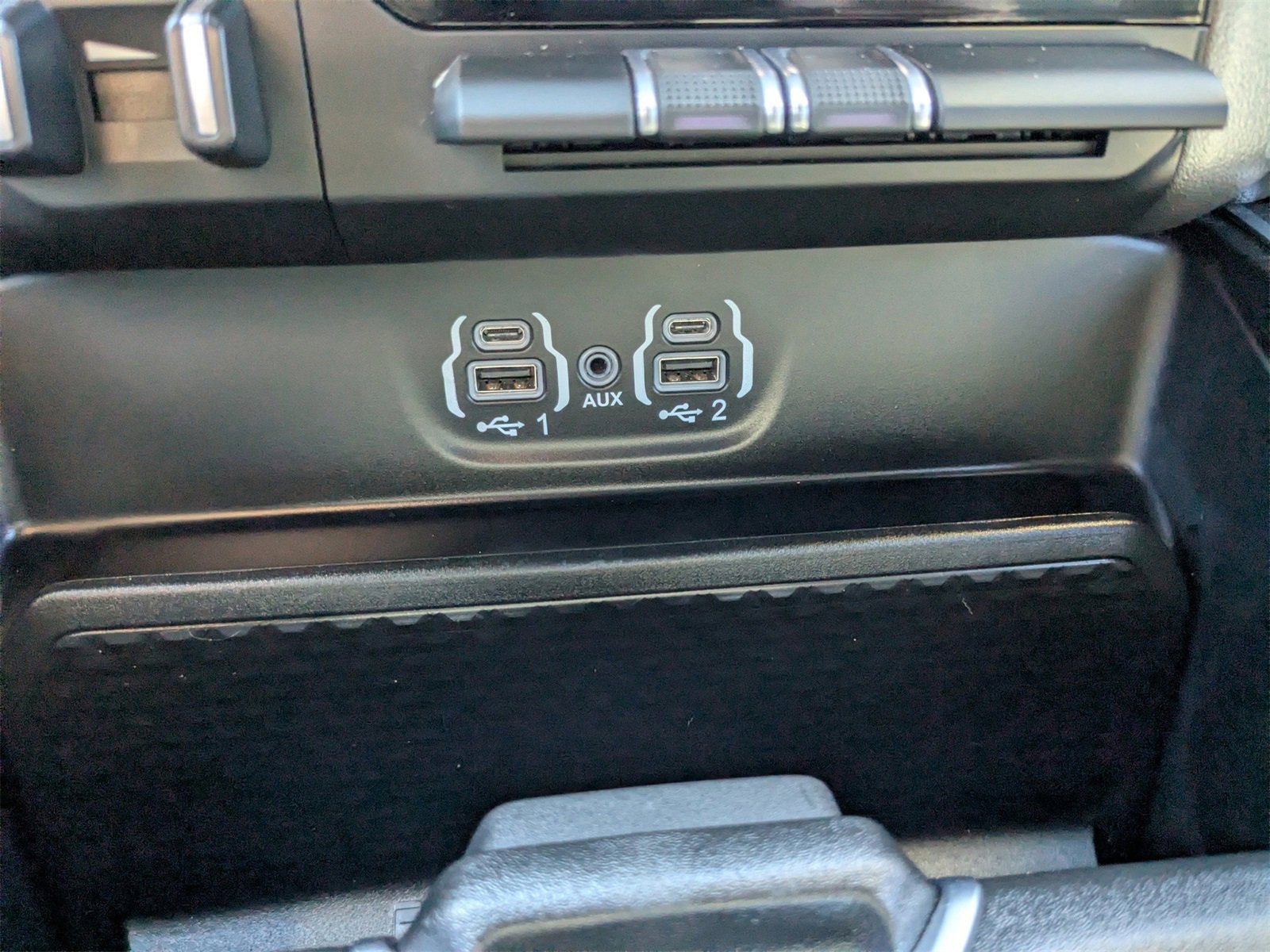 Used 2019 Chevrolet Equinox LT w/ Driver Convenience Package image 23