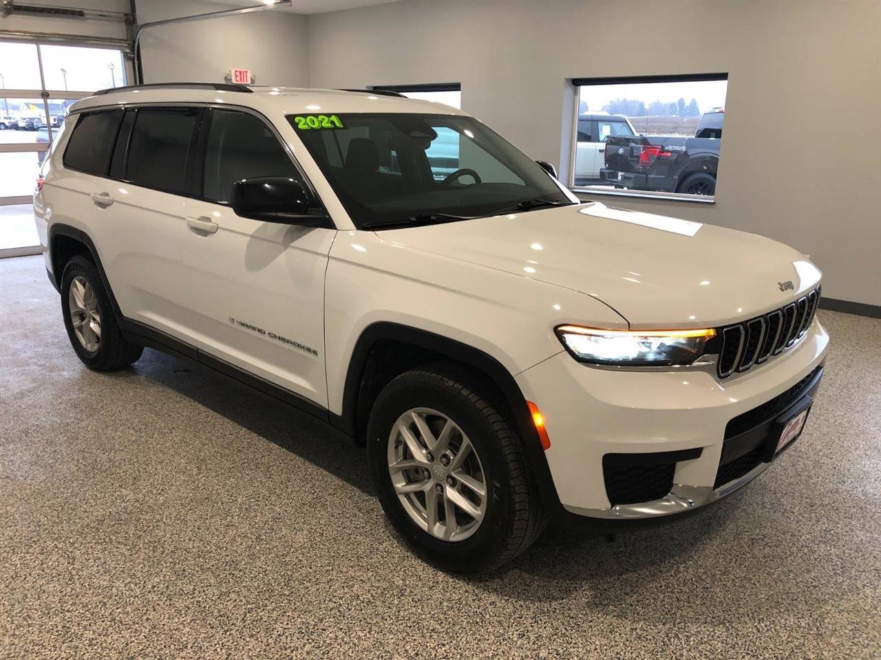 Used 2021 Jeep Grand Cherokee L Laredo w/ Luxury Tech Group I image 2