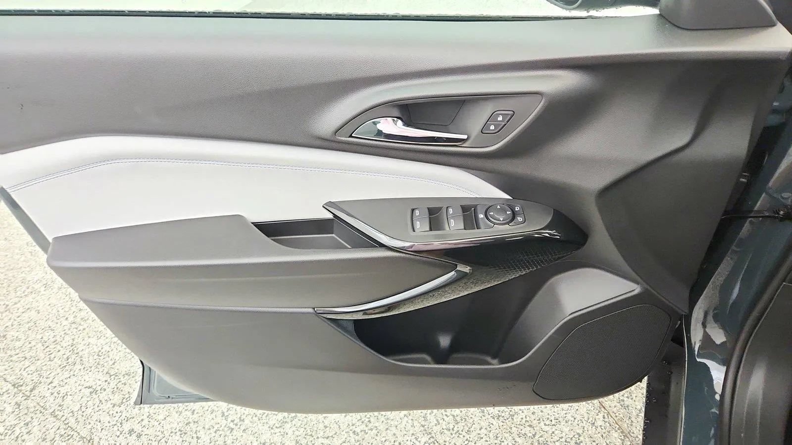 New 2026 Chevrolet Trax LT w/ Sunroof Package FWD image 25
