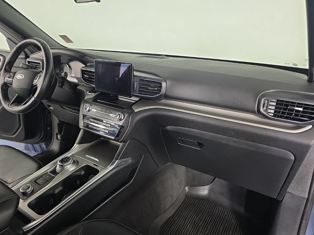 Used 2020 Ford Explorer XLT w/ Equipment Group 202A AWD/4WD image 38