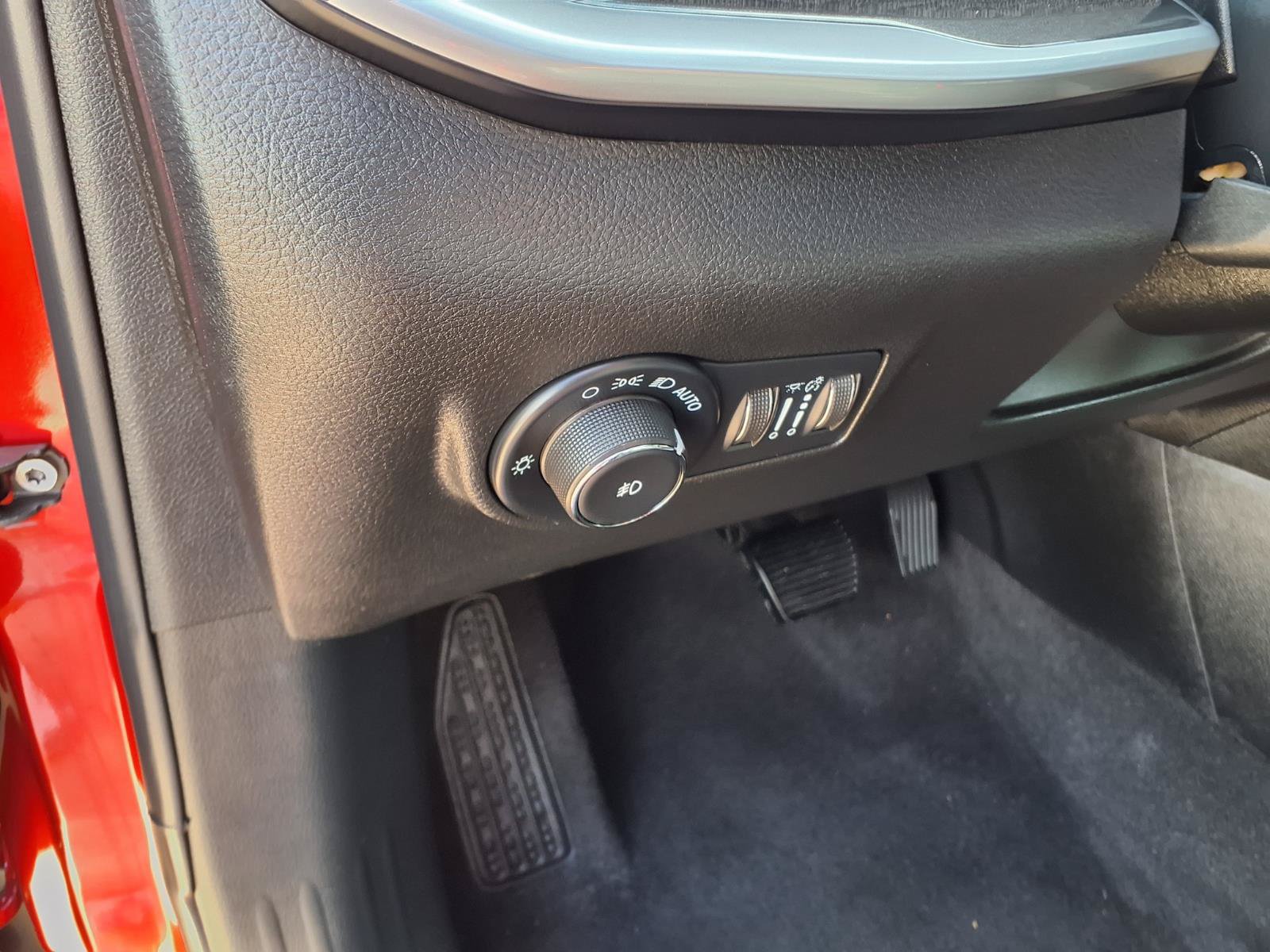 Used 2024 Jeep Compass Latitude AWD/4WD image 21