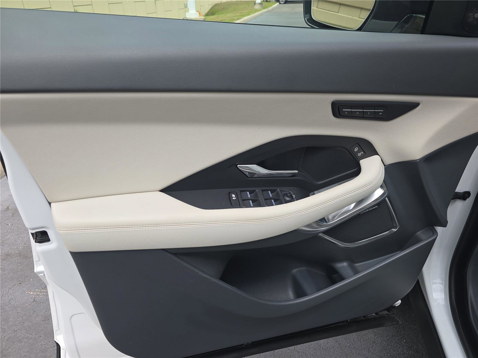 Used 2020 Jaguar E-PACE SE image 17