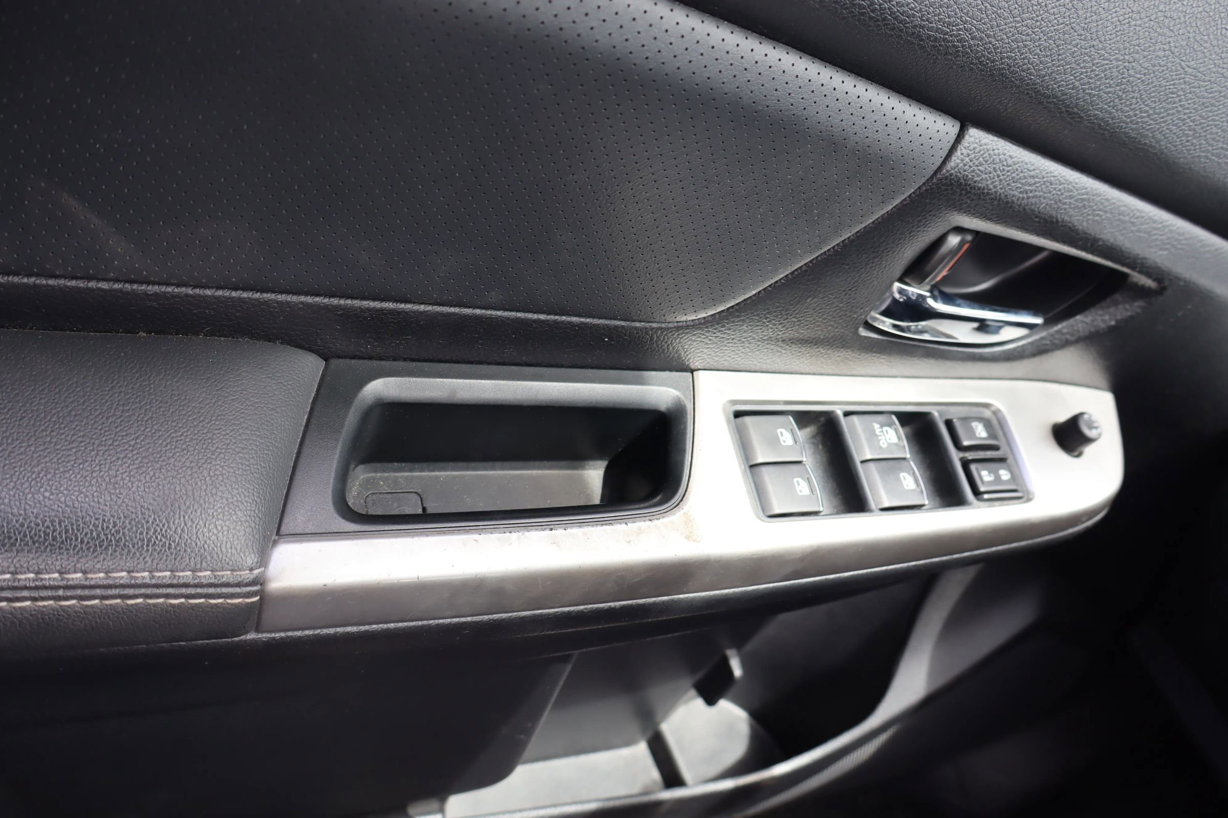 Used 2015 Subaru Impreza 2.0i Limited image 27