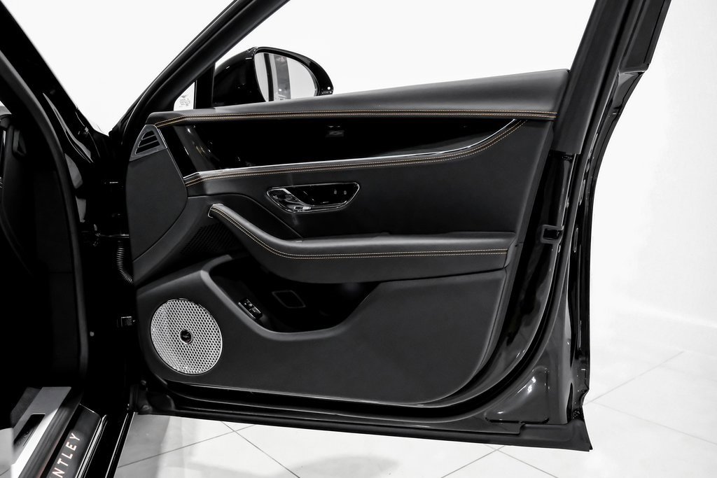 Used 2024 Bentley Flying Spur V8 image 42