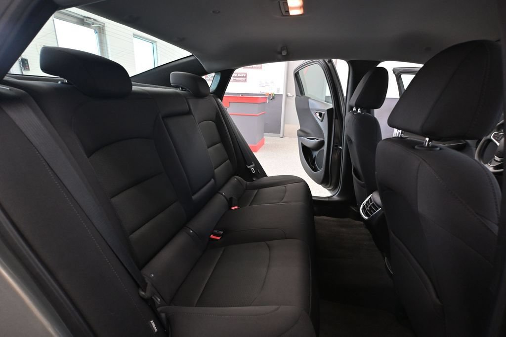 Used 2017 Chevrolet Malibu LT FWD image 41