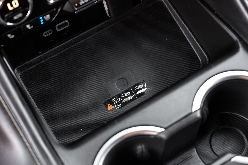 Used 2024 Chevrolet Suburban Premier image 26