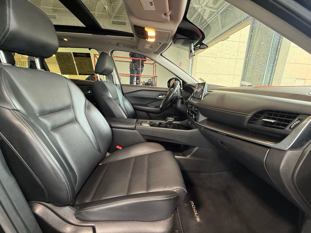 Used 2023 Nissan Rogue SV w/ SV Premium B Package FWD image 27