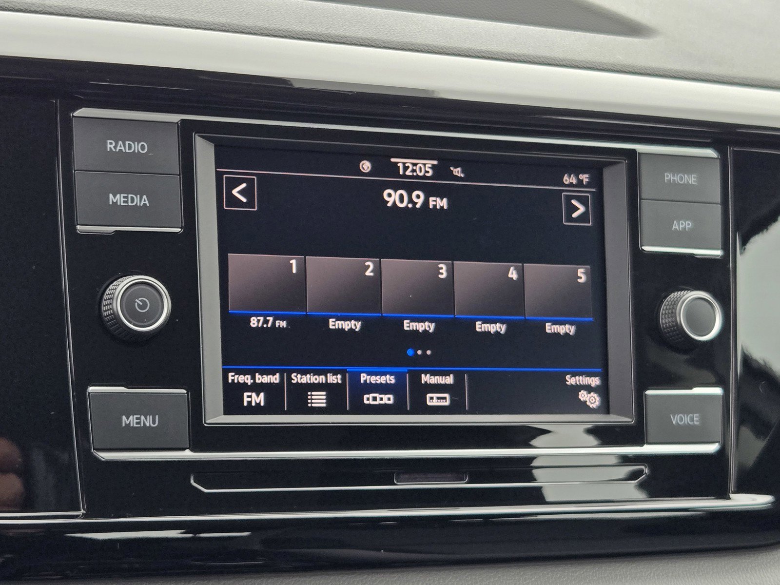 Used 2024 Volkswagen Taos S FWD image 17