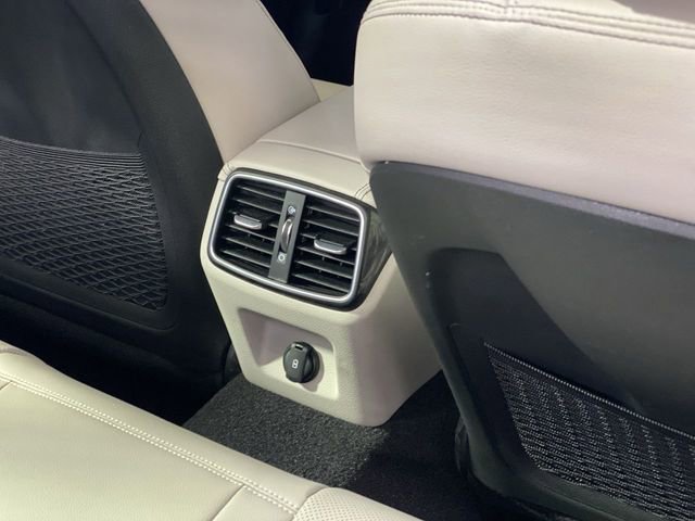 Used 2023 Genesis G70 2.0T image 27