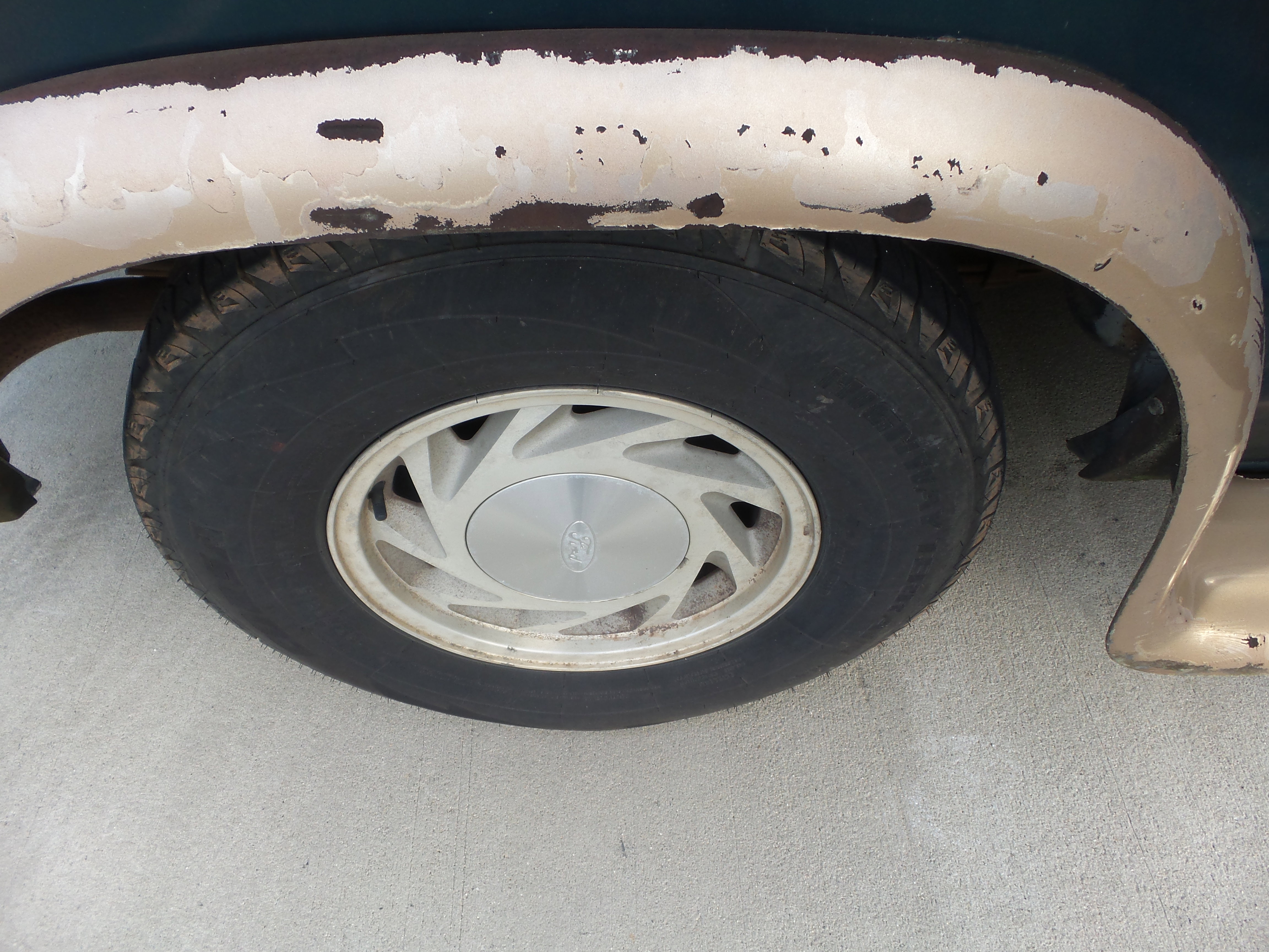 Used 2000 Ford E-150 and Econoline 150 RWD image 43
