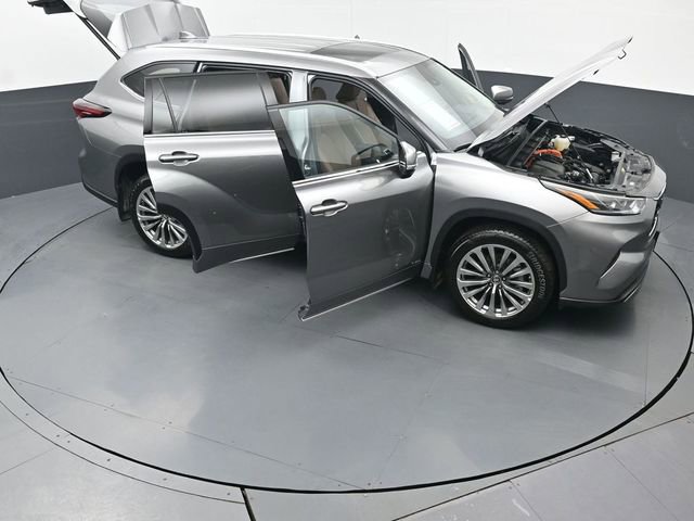 Certified 2025 Toyota Highlander XLE image 63