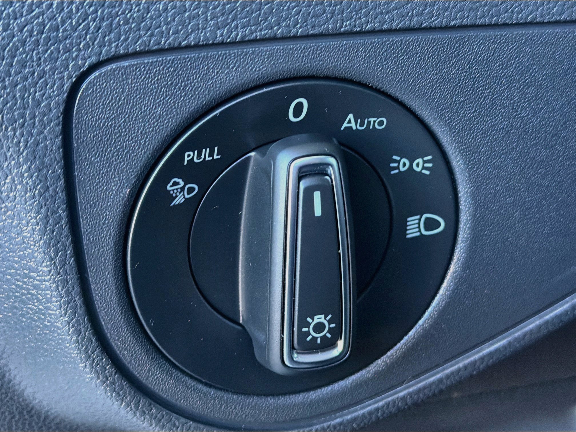 Used 2023 Volkswagen Atlas SE AWD/4WD image 16