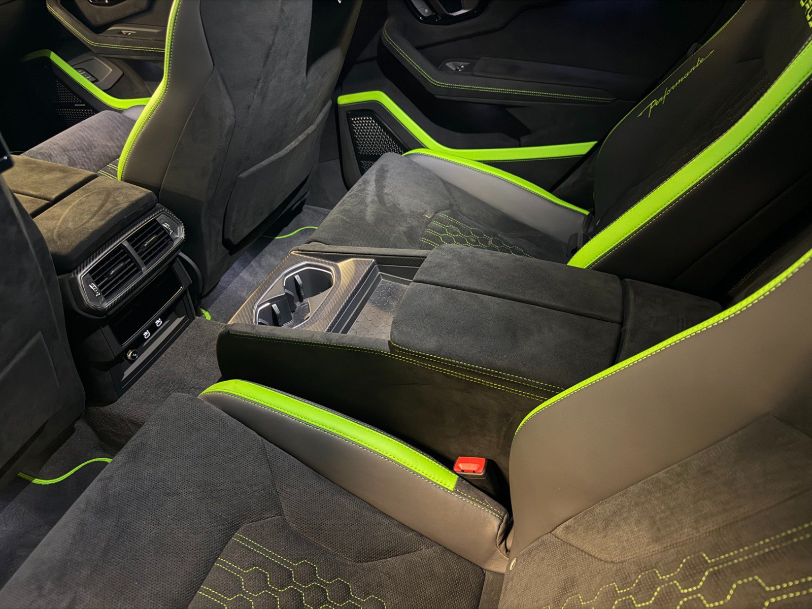 Used 2023 Lamborghini Urus Performante AWD/4WD image 11