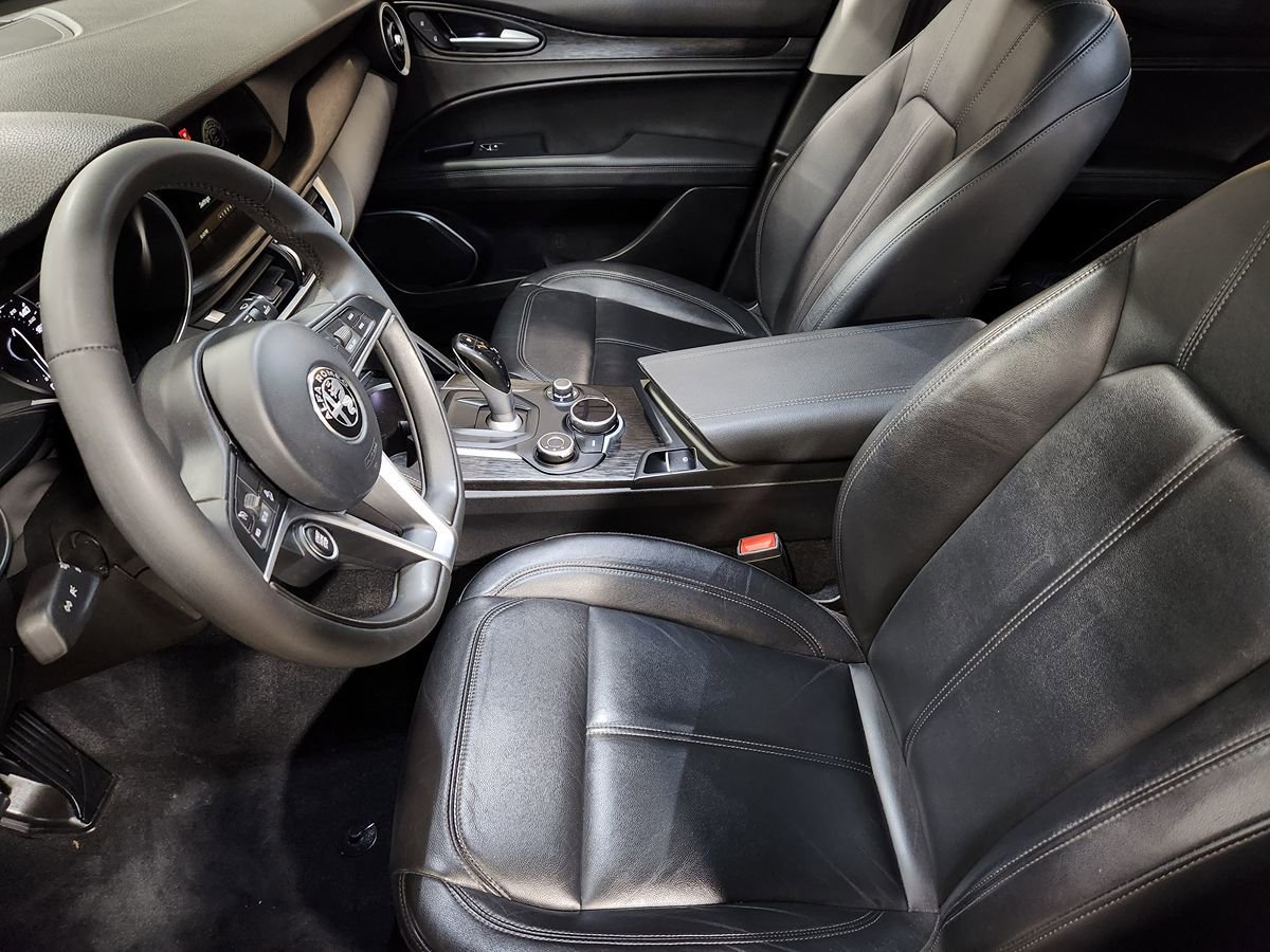 Used 2018 Alfa Romeo Stelvio AWD image 29