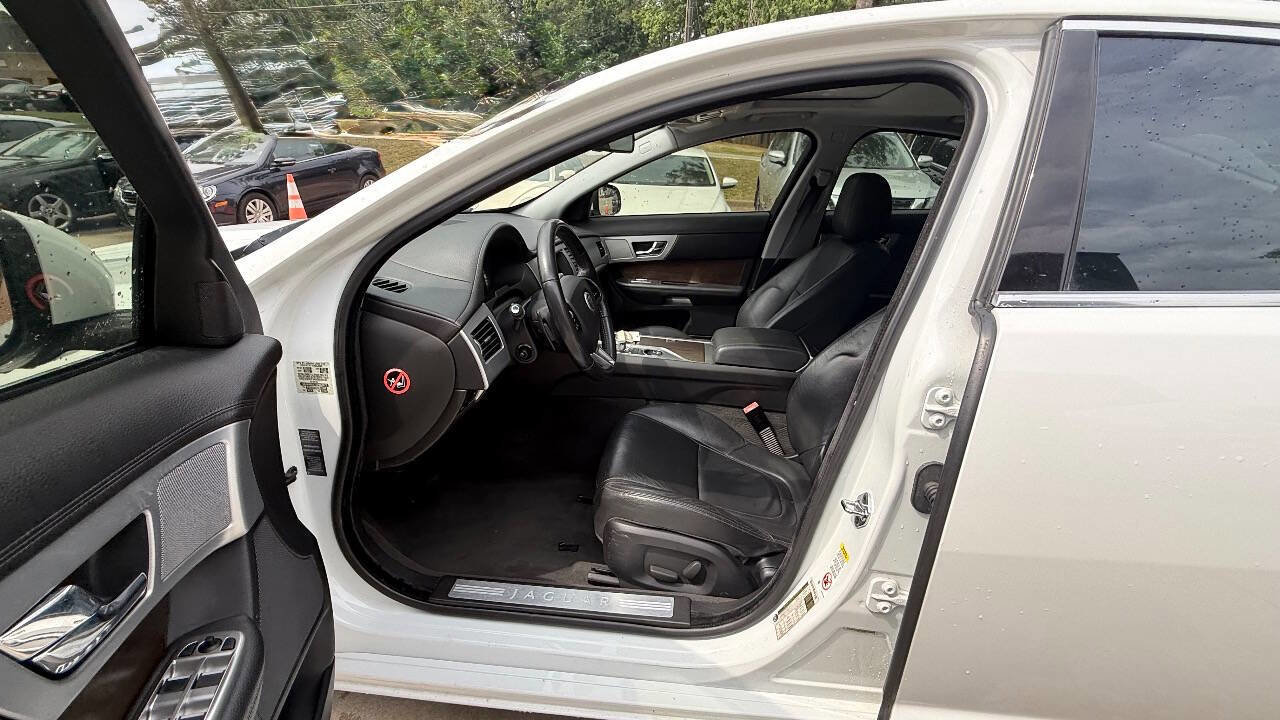 Used 2013 Jaguar XF RWD image 46