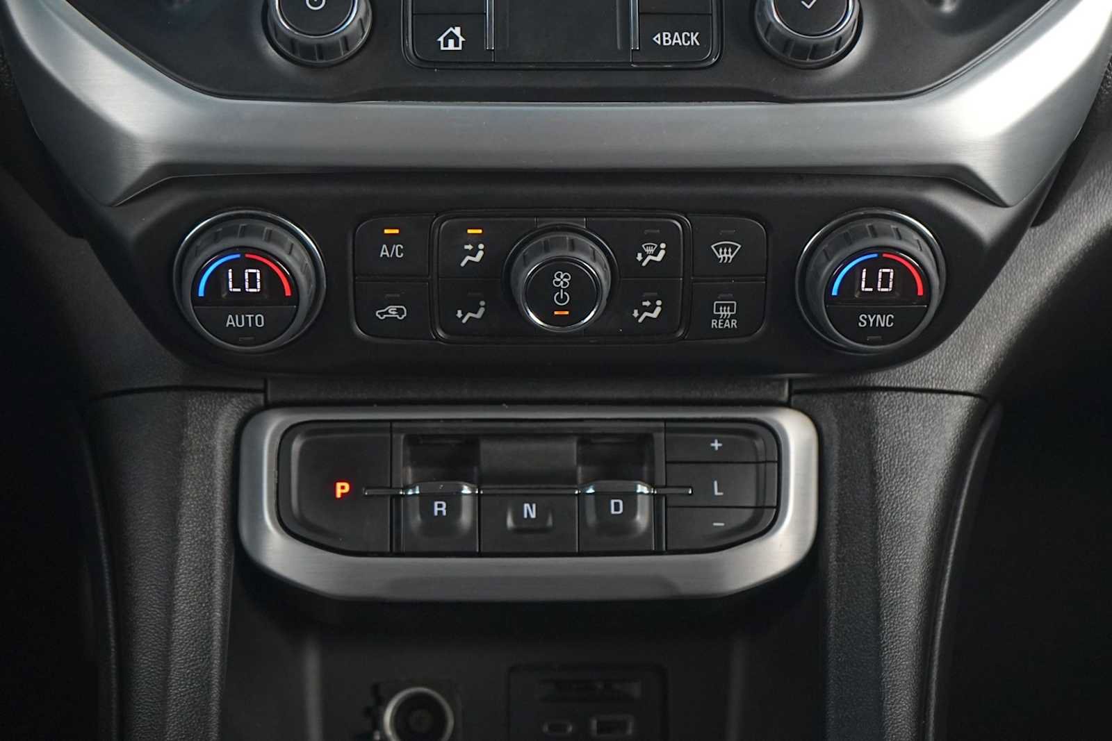 Used 2023 GMC Acadia SLT FWD image 21