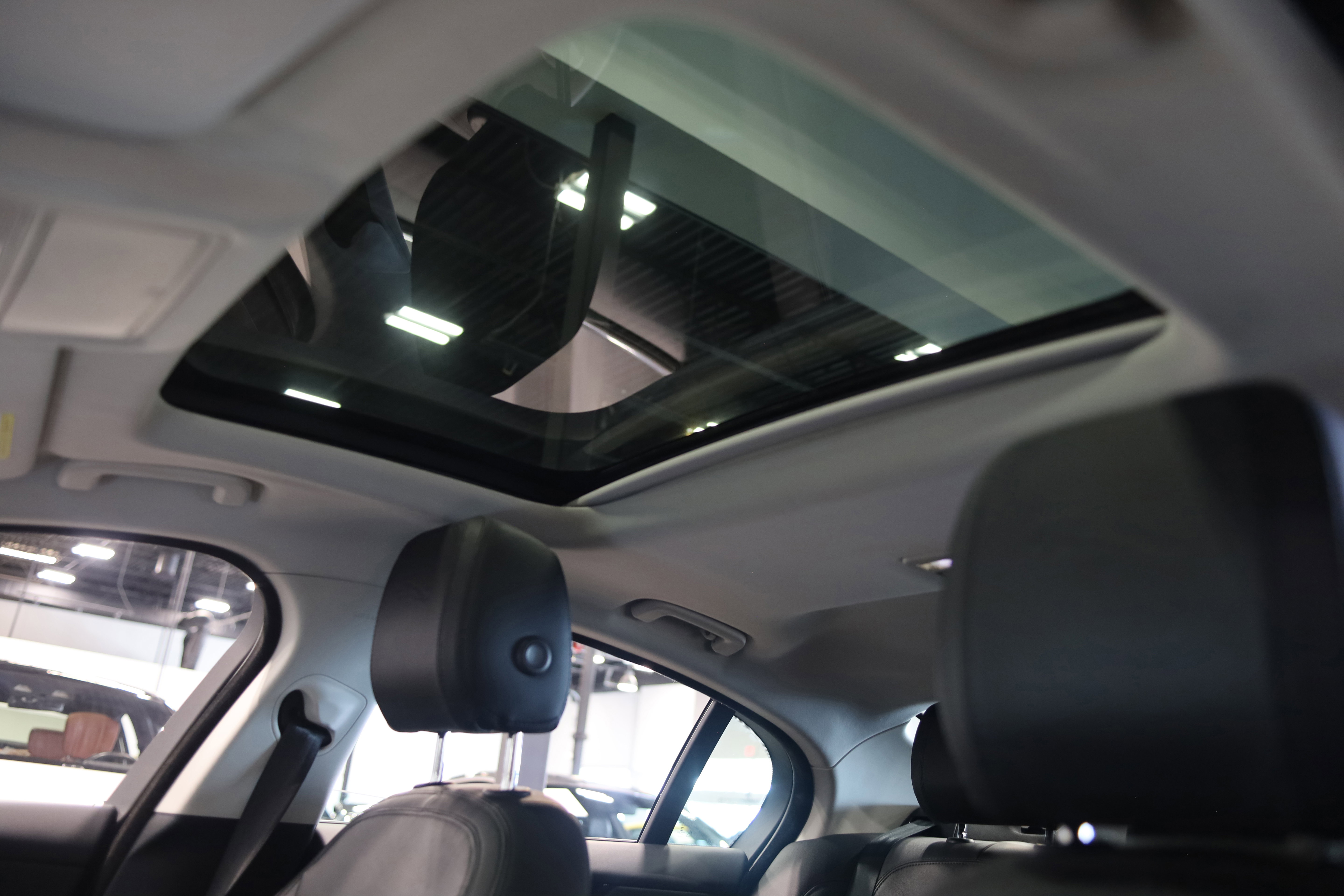 Used 2020 Jaguar XE S image 30