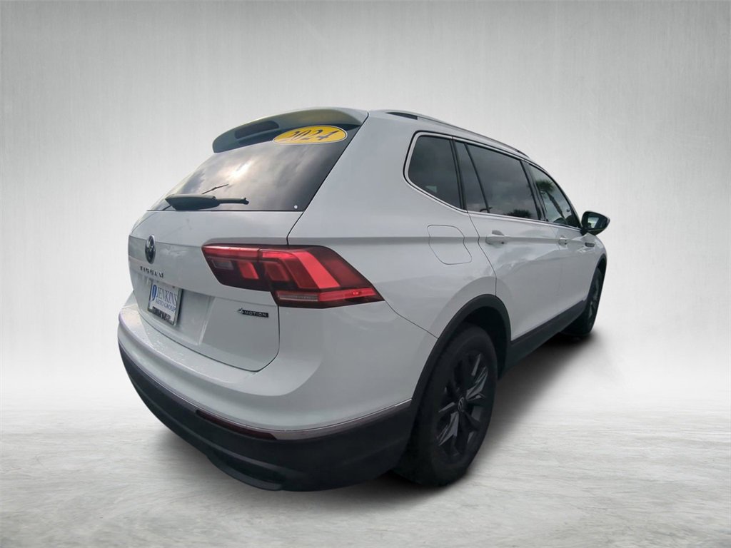 Used 2024 Volkswagen Tiguan SE image 3