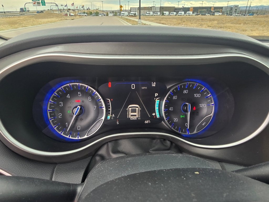 Used 2023 Chrysler Pacifica Touring-L image 21