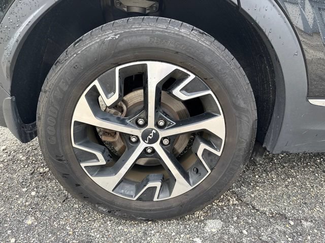 Certified 2025 Kia Sportage EX AWD/4WD image 10