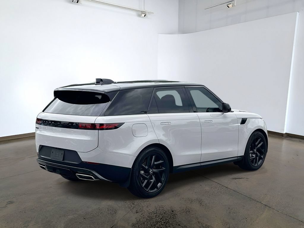 Used 2025 Land Rover Range Rover Sport SE AWD/4WD image 4
