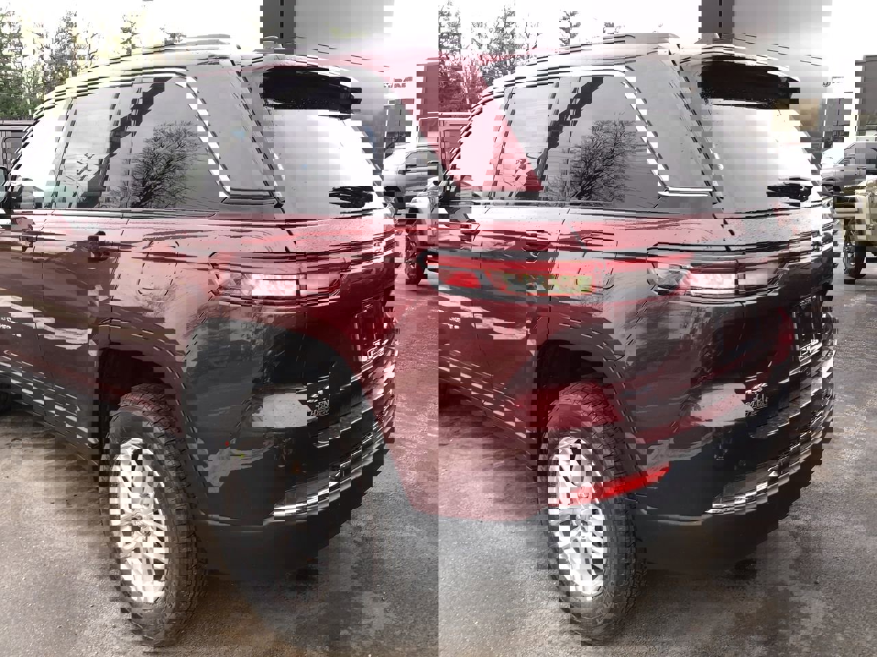 New 2026 Jeep Grand Cherokee Laredo image 4