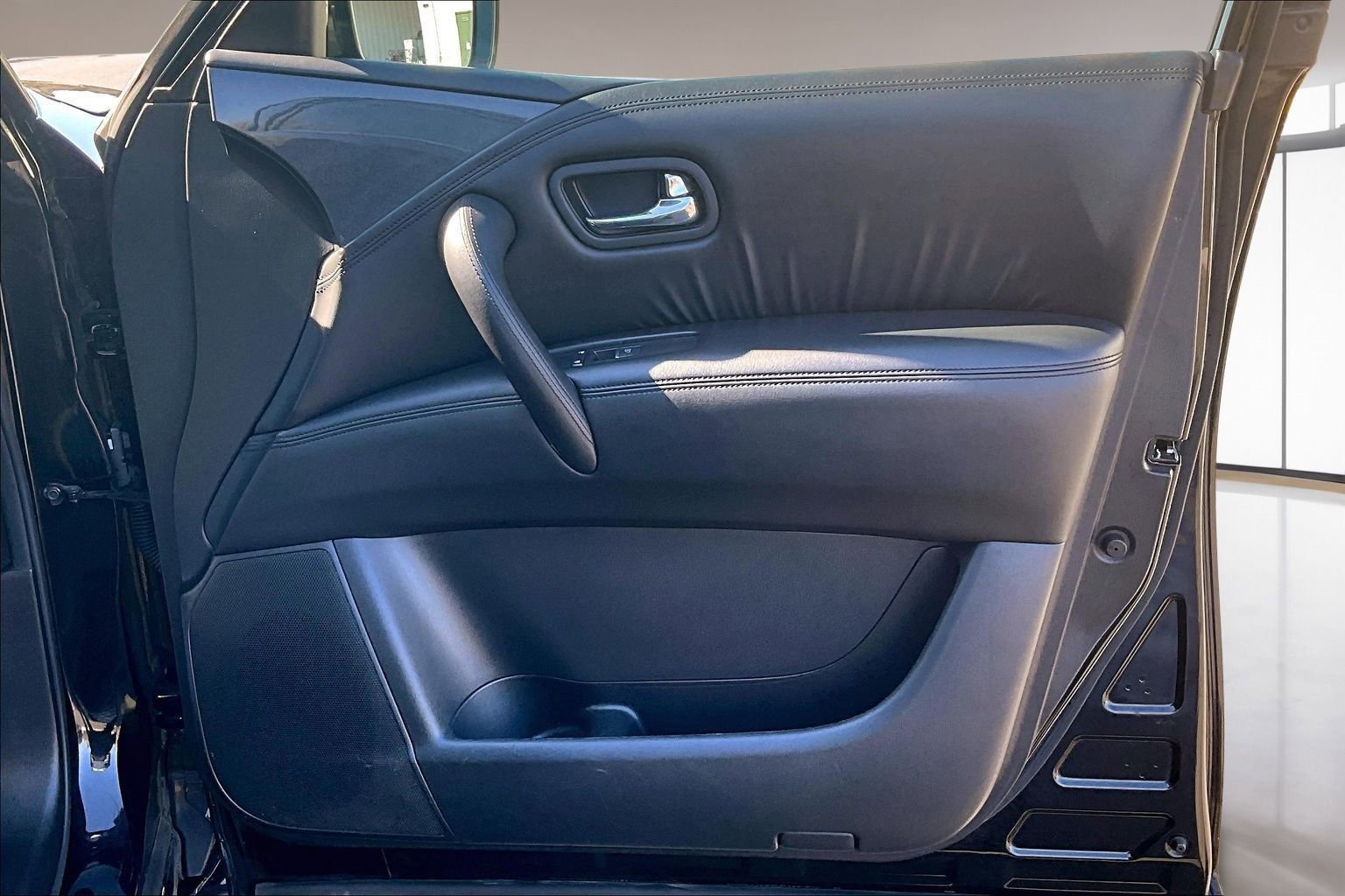 Used 2023 Nissan Armada SL w/ Midnight Edition Package image 29