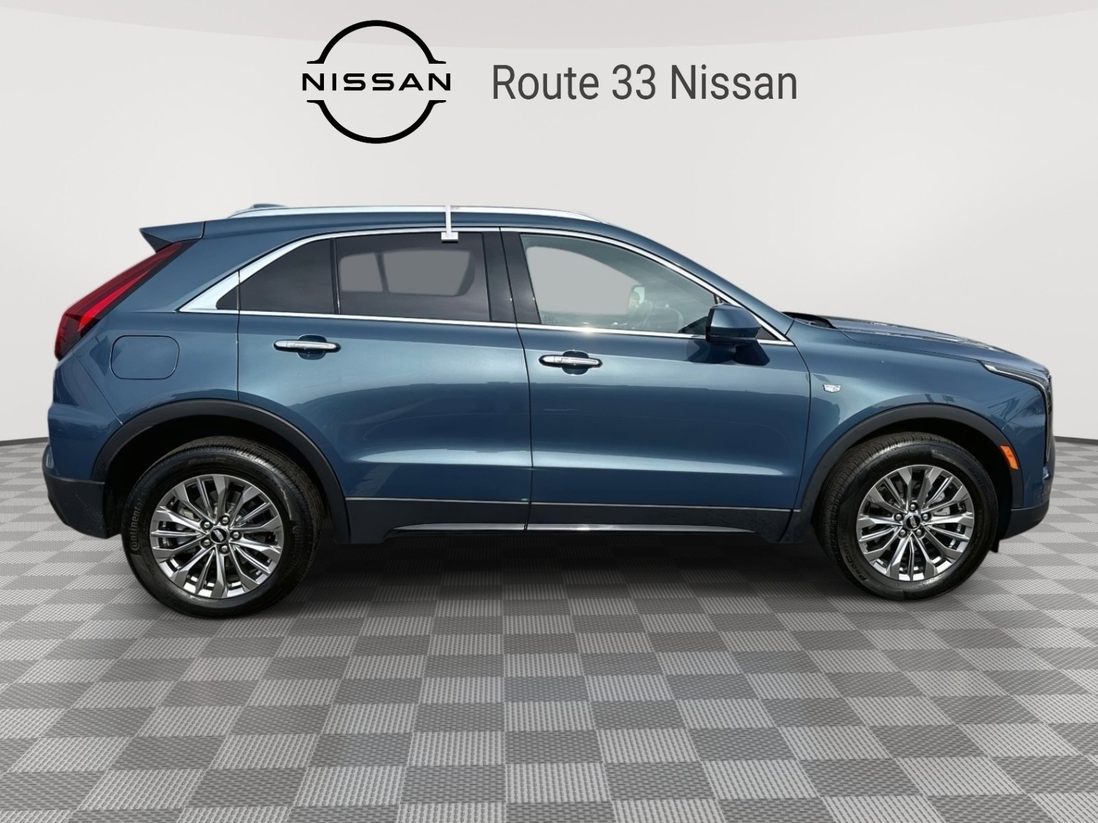 Used 2024 Cadillac XT4 Premium Luxury FWD image 3